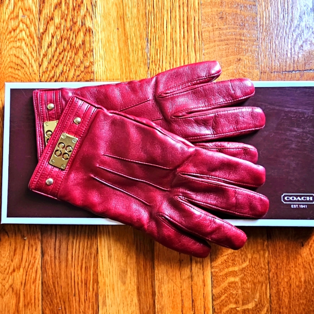 Retired Double C insignia red leather COACH gloves for women (small).
